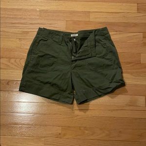 Calvin Klein Size 6 Green Shorts